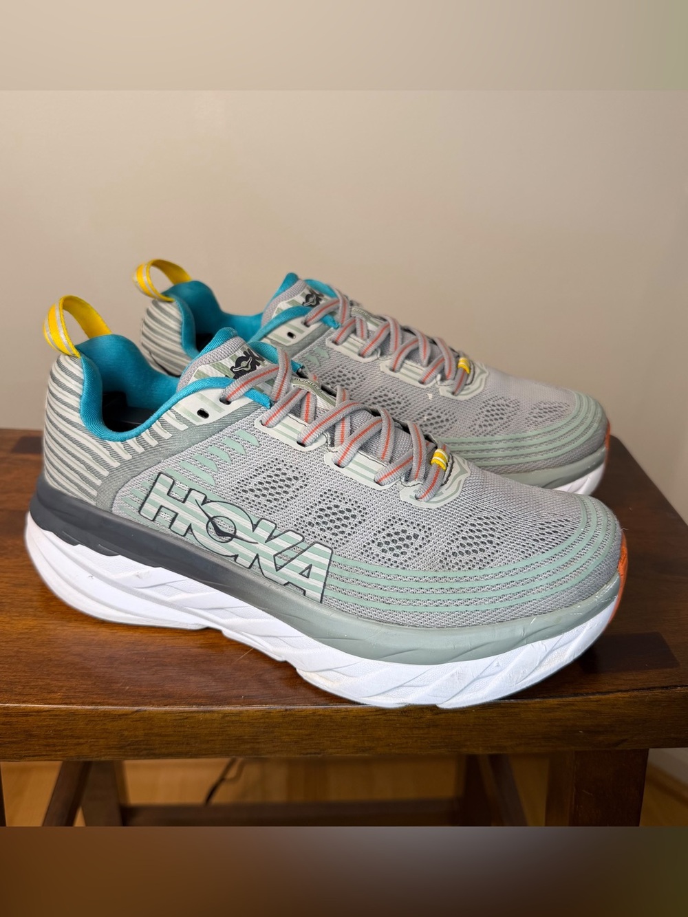 HOKA Bondi 6 Wide Women’s Size 8 D Gray Mint Running Shoes 1019272 Excellent